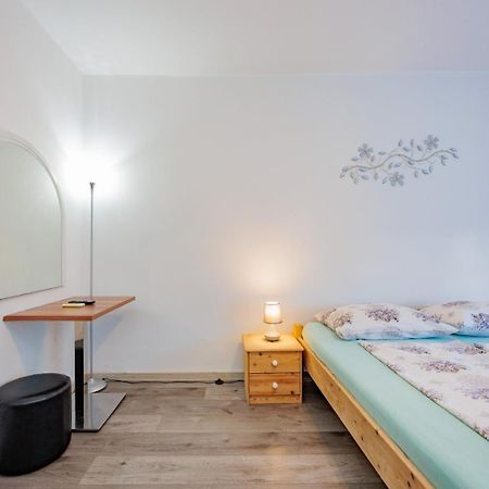 Crowonder Lucky Holiday House With Pool And Patio 30 Meters From The Beach Zadar Eksteriør billede