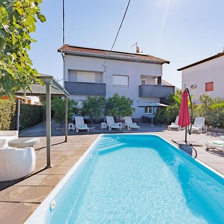Crowonder Lucky Holiday House With Pool And Patio 30 Meters From The Beach Zadar Eksteriør billede
