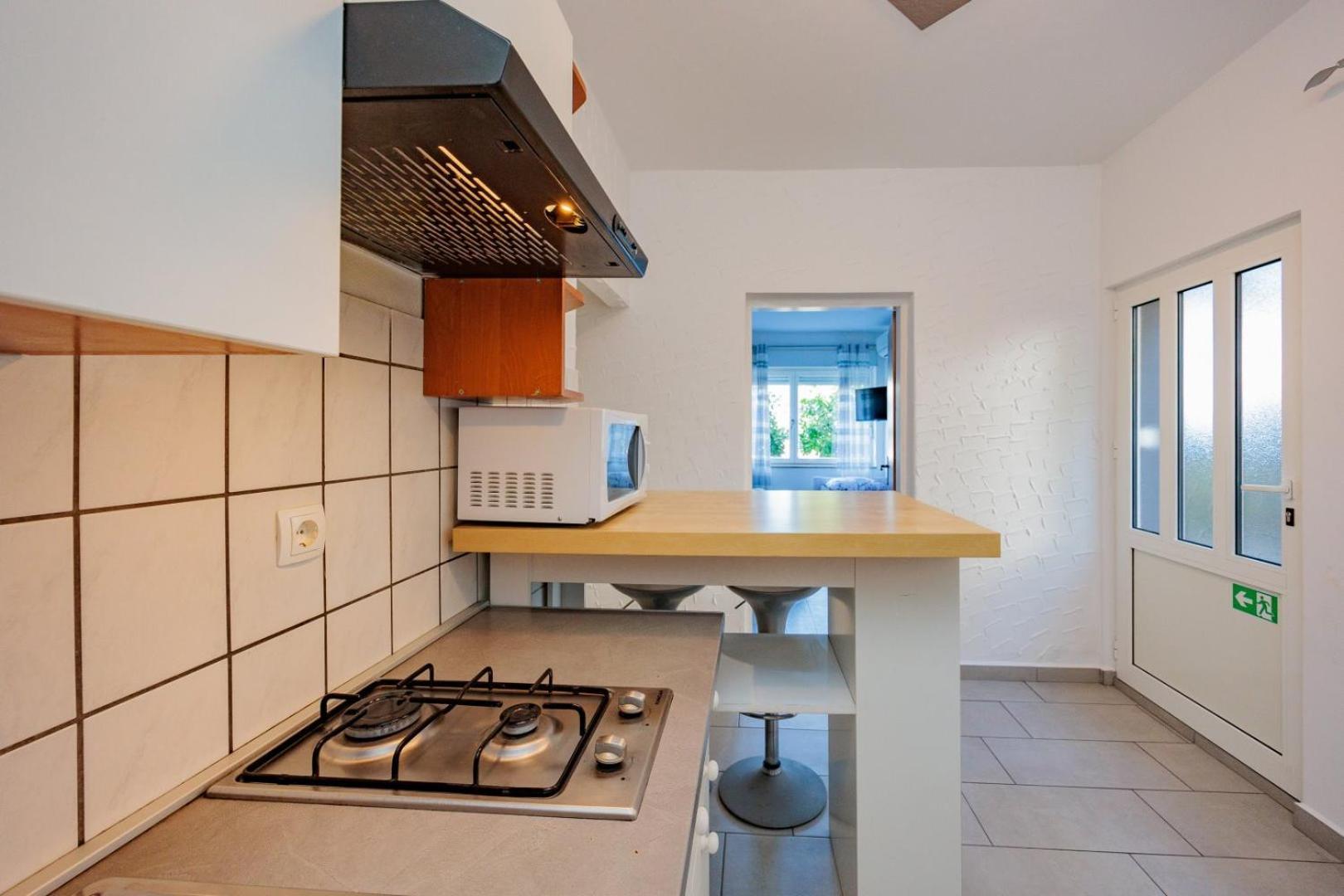 Crowonder Lucky Holiday House With Pool And Patio 30 Meters From The Beach Zadar Eksteriør billede