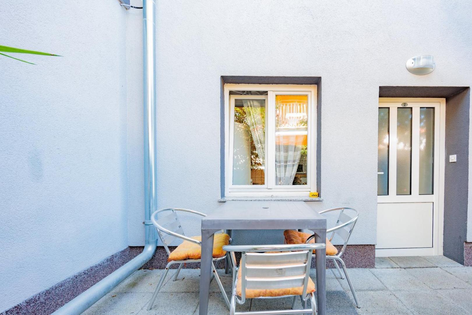 Crowonder Lucky Holiday House With Pool And Patio 30 Meters From The Beach Zadar Eksteriør billede