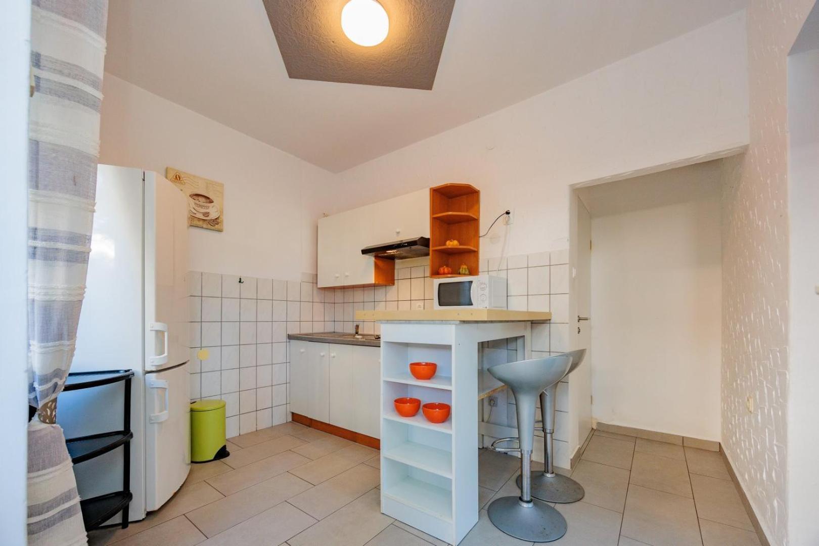 Crowonder Lucky Holiday House With Pool And Patio 30 Meters From The Beach Zadar Eksteriør billede