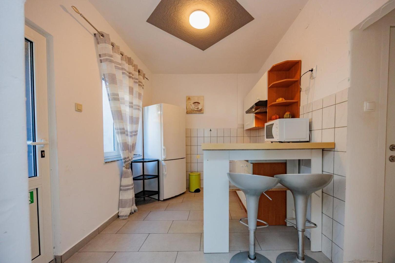 Crowonder Lucky Holiday House With Pool And Patio 30 Meters From The Beach Zadar Eksteriør billede