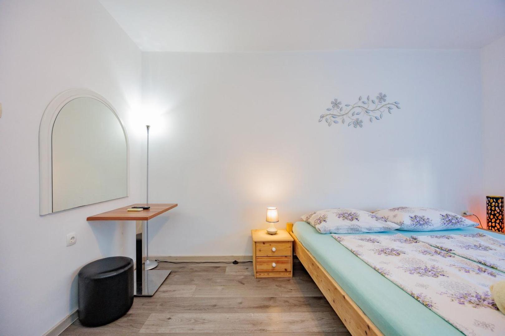 Crowonder Lucky Holiday House With Pool And Patio 30 Meters From The Beach Zadar Eksteriør billede