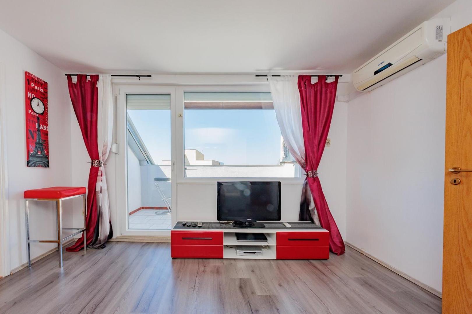 Crowonder Lucky Holiday House With Pool And Patio 30 Meters From The Beach Zadar Eksteriør billede