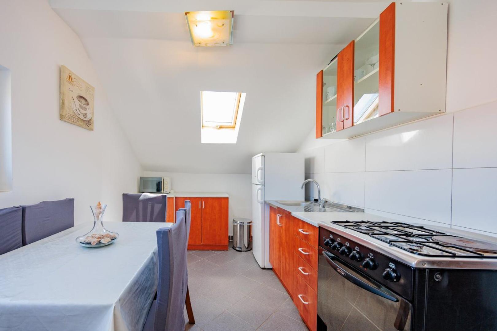 Crowonder Lucky Holiday House With Pool And Patio 30 Meters From The Beach Zadar Eksteriør billede