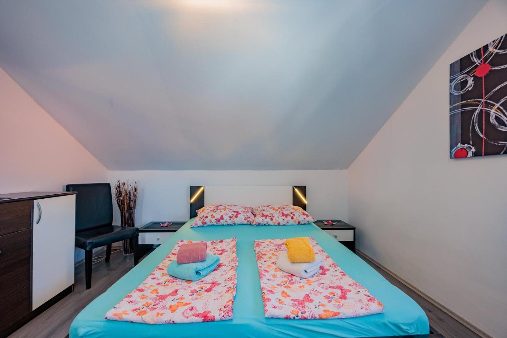 Crowonder Lucky Holiday House With Pool And Patio 30 Meters From The Beach Zadar Eksteriør billede