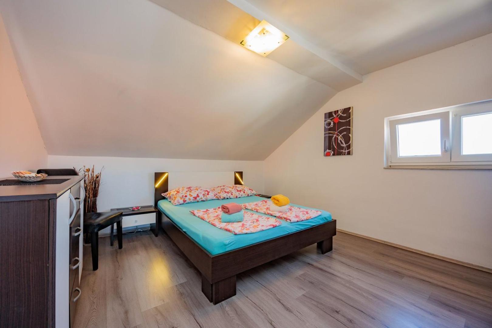 Crowonder Lucky Holiday House With Pool And Patio 30 Meters From The Beach Zadar Eksteriør billede