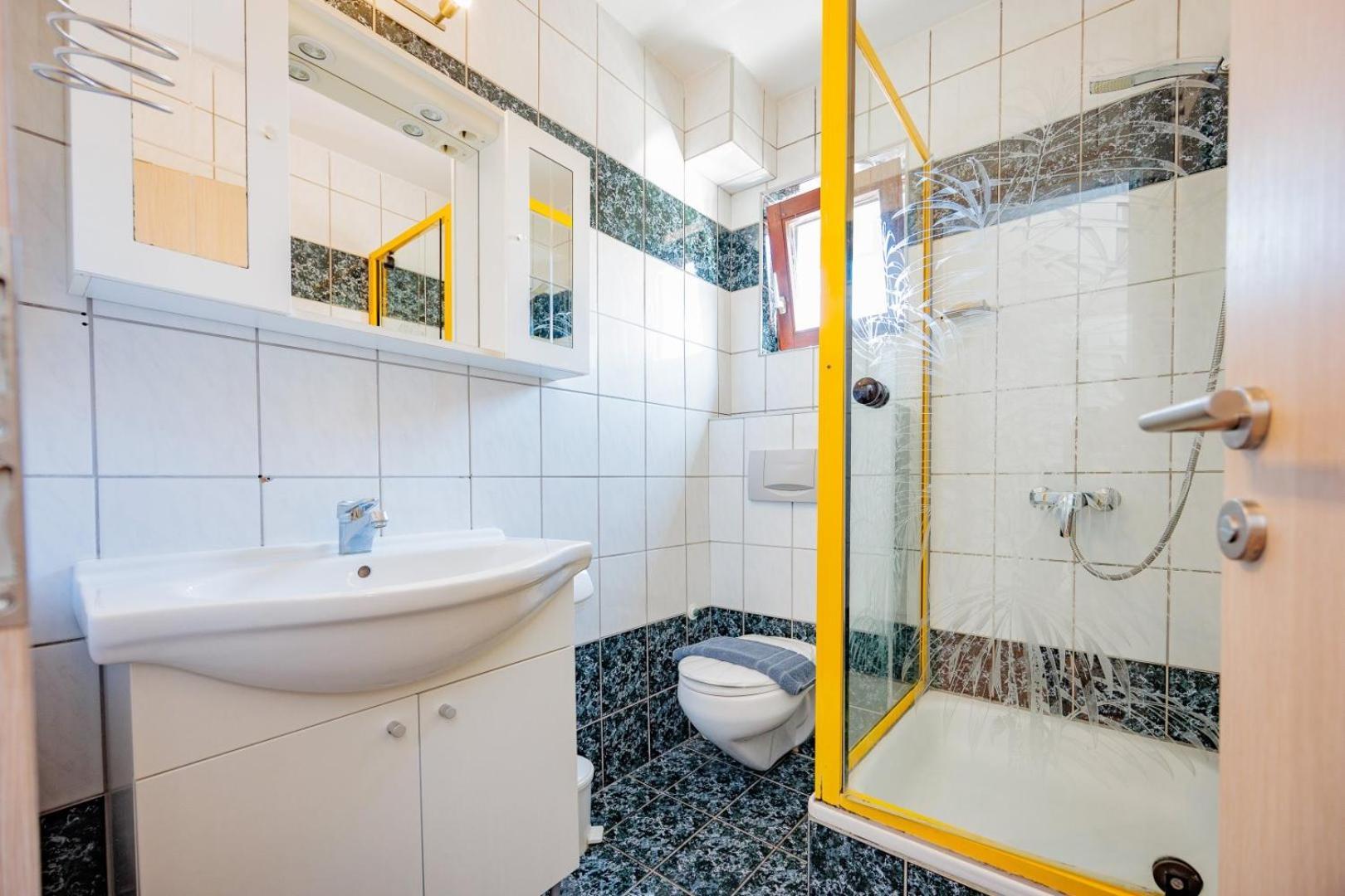 Crowonder Lucky Holiday House With Pool And Patio 30 Meters From The Beach Zadar Eksteriør billede