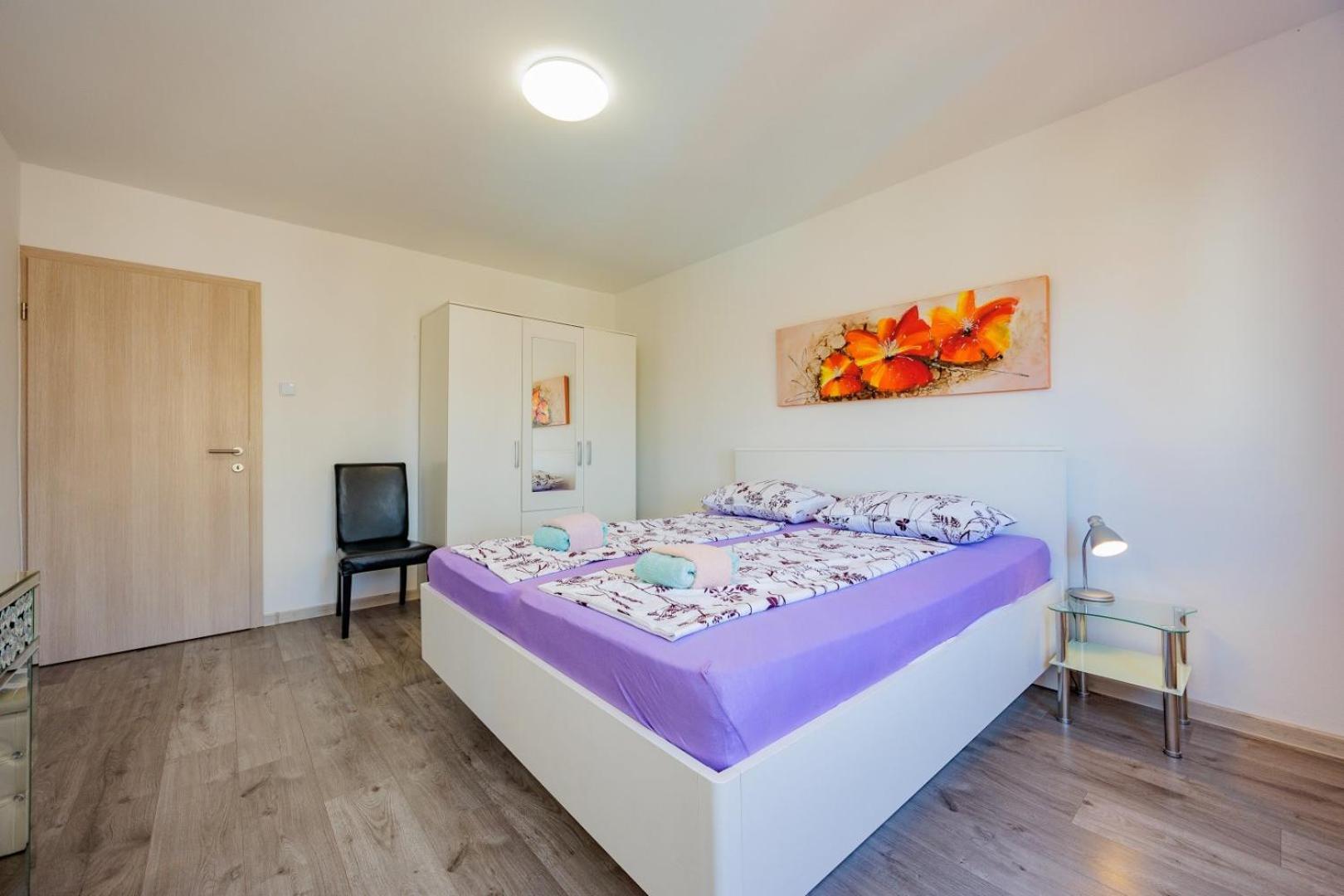 Crowonder Lucky Holiday House With Pool And Patio 30 Meters From The Beach Zadar Eksteriør billede