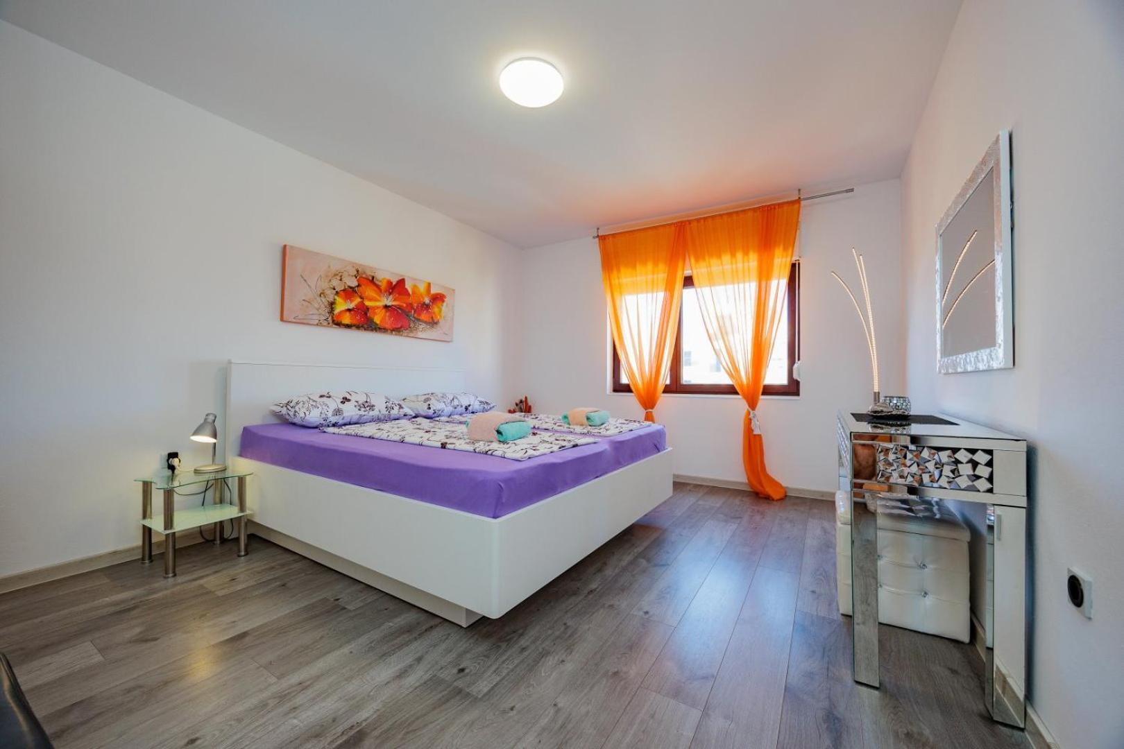 Crowonder Lucky Holiday House With Pool And Patio 30 Meters From The Beach Zadar Eksteriør billede