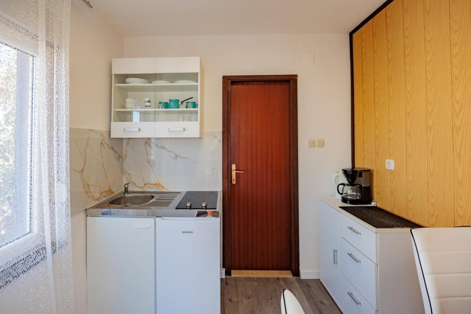 Crowonder Lucky Holiday House With Pool And Patio 30 Meters From The Beach Zadar Eksteriør billede