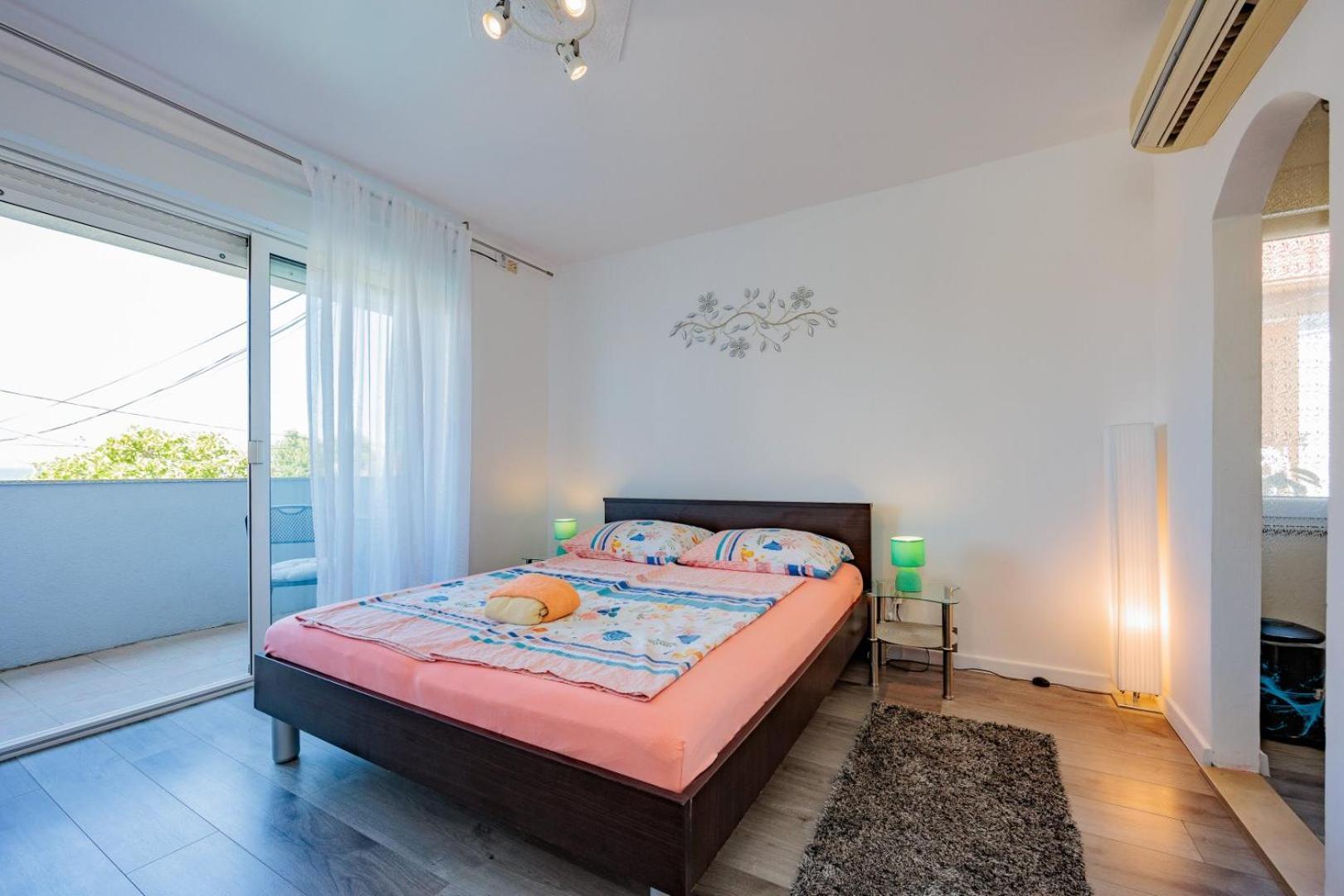 Crowonder Lucky Holiday House With Pool And Patio 30 Meters From The Beach Zadar Eksteriør billede