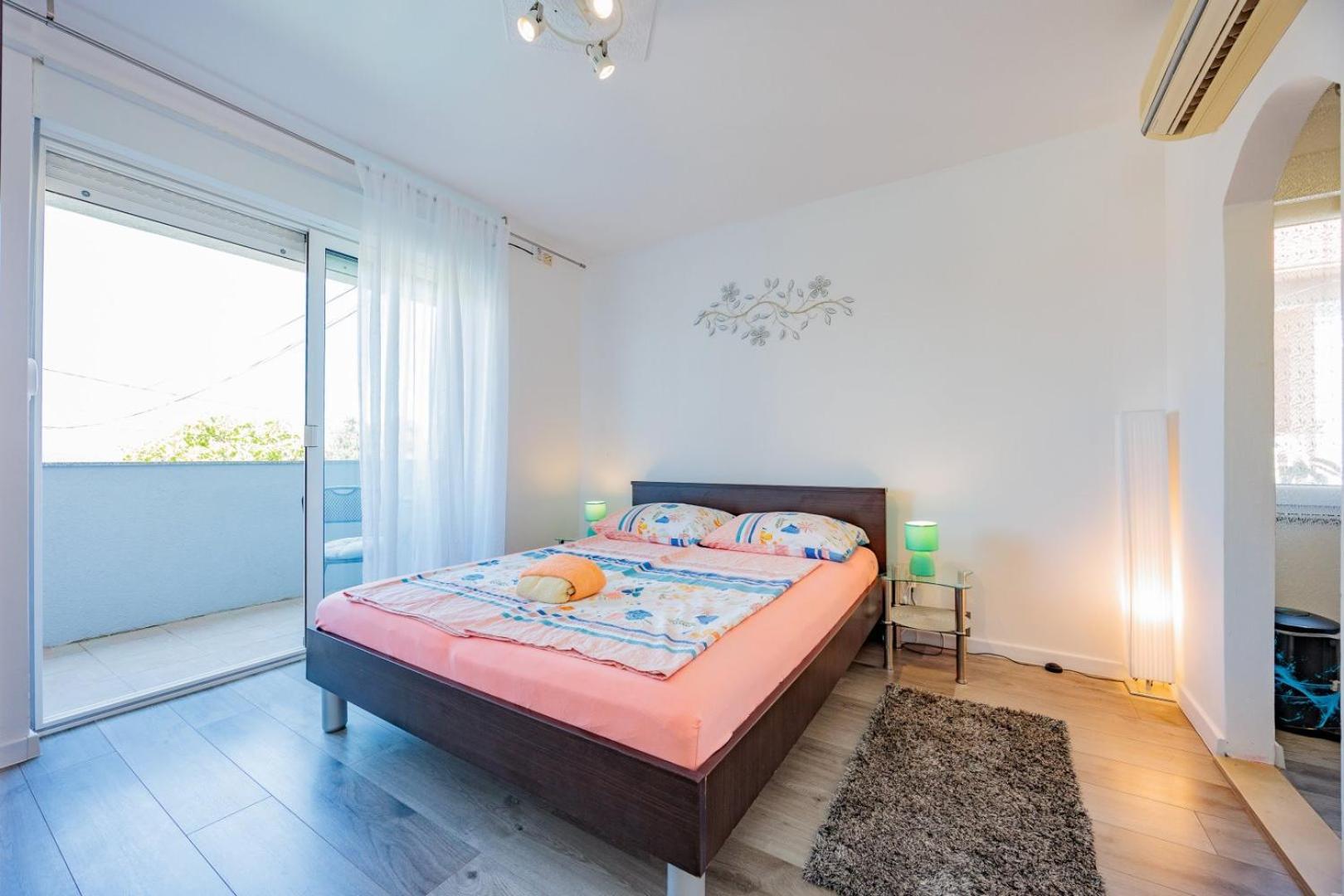 Crowonder Lucky Holiday House With Pool And Patio 30 Meters From The Beach Zadar Eksteriør billede