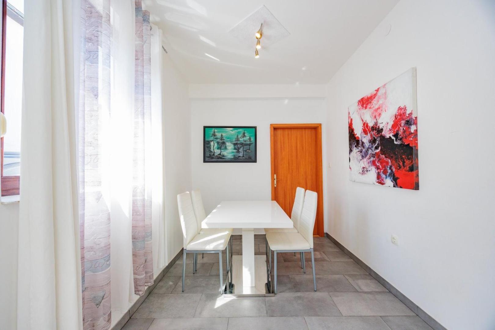Crowonder Lucky Holiday House With Pool And Patio 30 Meters From The Beach Zadar Eksteriør billede