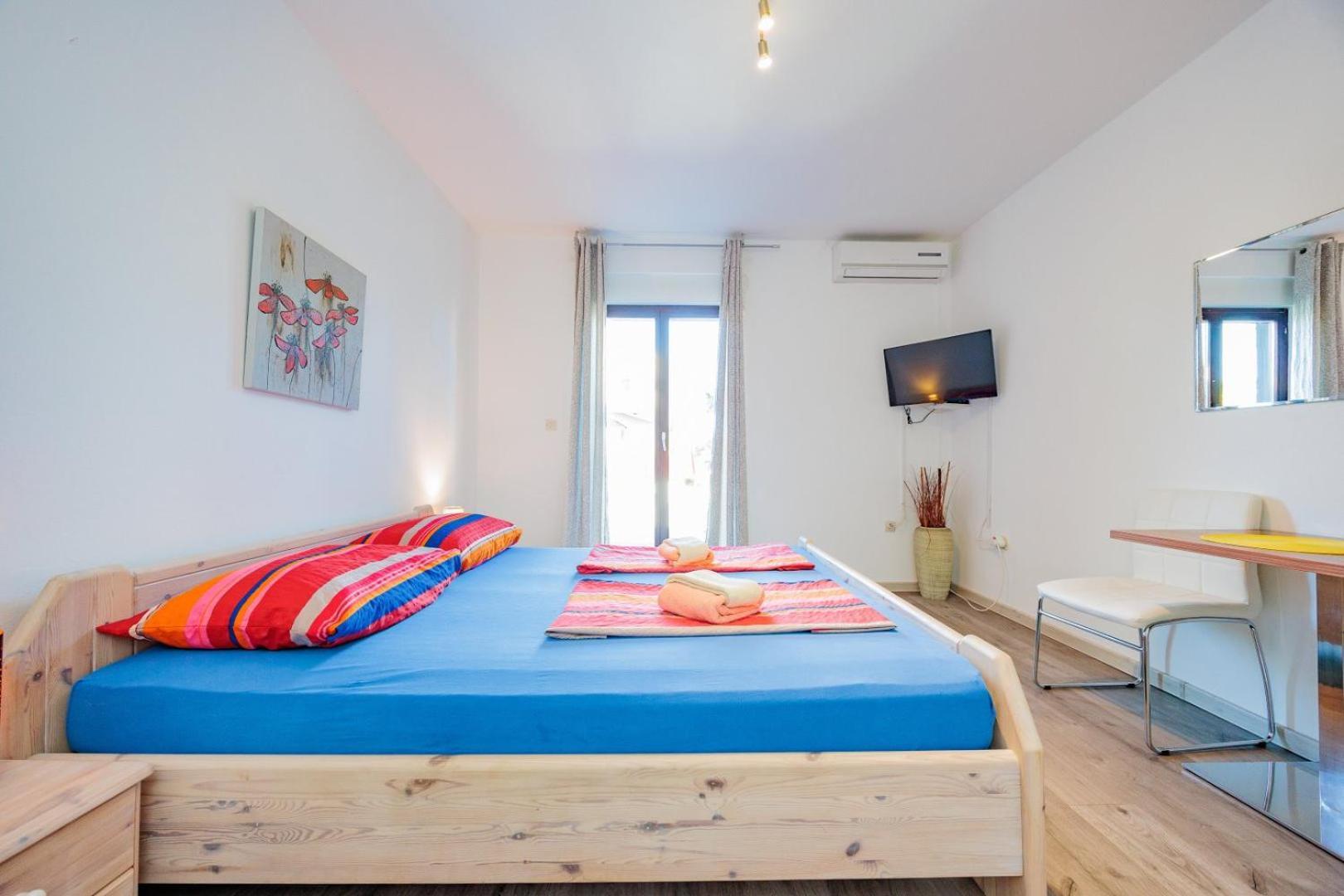 Crowonder Lucky Holiday House With Pool And Patio 30 Meters From The Beach Zadar Eksteriør billede