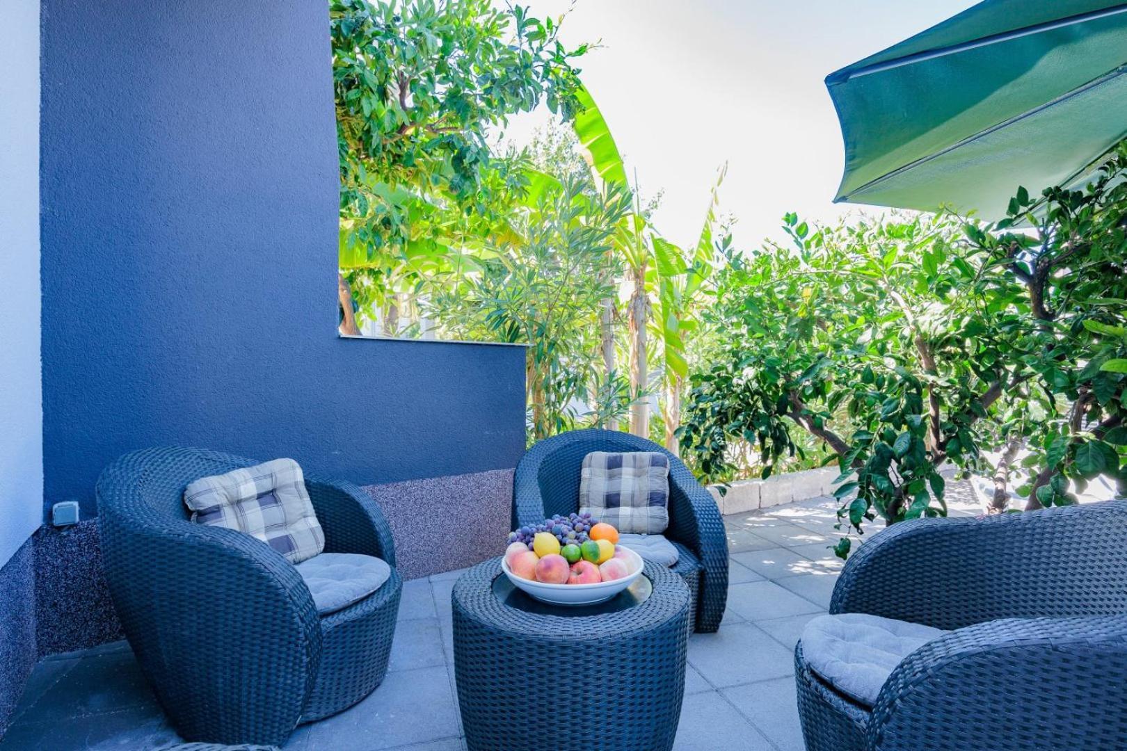 Crowonder Lucky Holiday House With Pool And Patio 30 Meters From The Beach Zadar Eksteriør billede