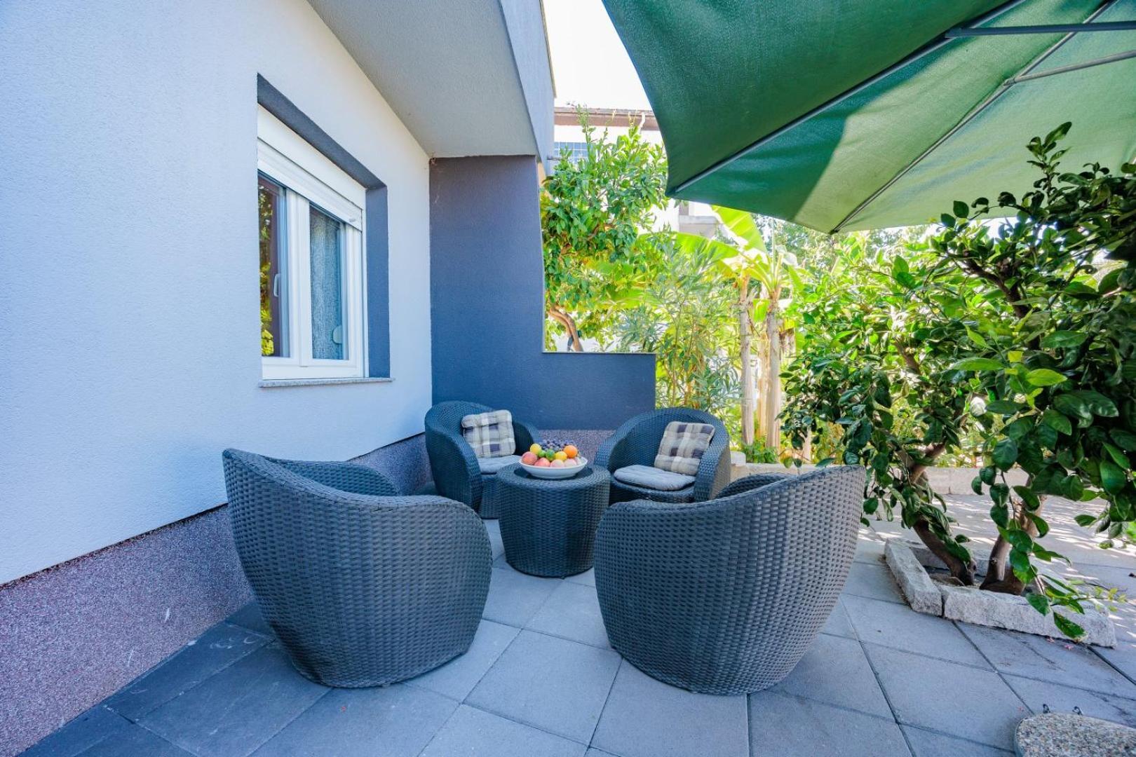 Crowonder Lucky Holiday House With Pool And Patio 30 Meters From The Beach Zadar Eksteriør billede