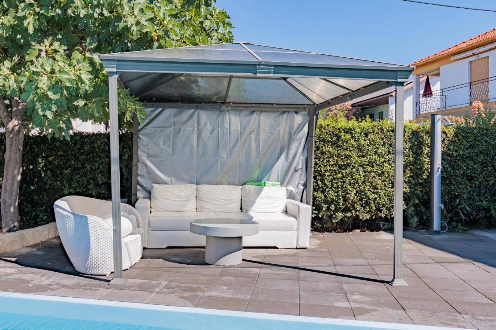 Crowonder Lucky Holiday House With Pool And Patio 30 Meters From The Beach Zadar Eksteriør billede